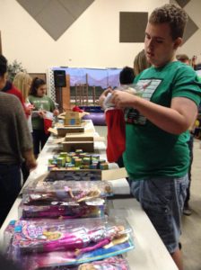 students-with-special-needs-make-stockings-for-foster-children_2